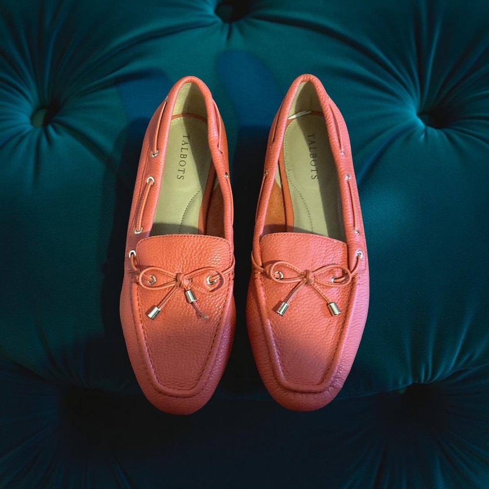 Talbots New Jessie Amazing Coral Leather Driving Flat 9.5M With Gold Tassle tips - Picture 14 of 16